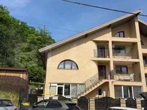 Cladire cu destinatii multiple, 264 mp utili, 8 camere, cartier Burdujeni-Sat
