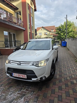 Vand Mitsubishi Outlander 2015 4x4 - imagine 2