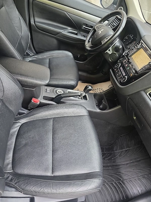 Vand Mitsubishi Outlander 2015 4x4 - imagine 5