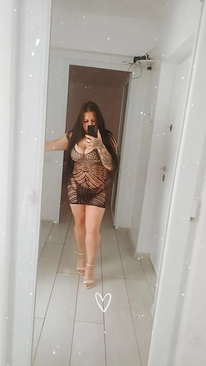 Vanessa, brunetă cu forme 100% reală 