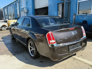 Lancia Thema Chrysler 300c, 3.0 diesel, an 2012 DOARpentru dezmembrat, motorul desfacut in portbagaj - imagine 3