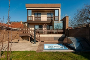 Vila D+P+E cu jaccuzi exterior in Iosia