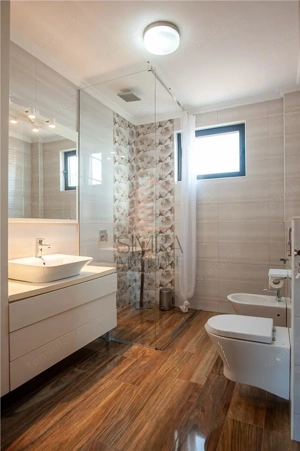 Vila D+P+E cu jaccuzi exterior in Iosia - imagine 19
