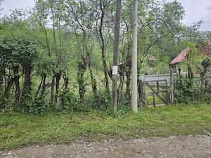 Teren intravilan de vânzare 