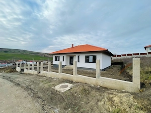 PF Vând Casă pe un singur nivel + terasă 32m , teren 1.000 m 