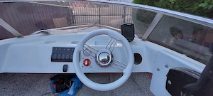 Barca Arrow cu motor