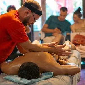 Masaj la domiciliu pentru doamne: relaxare, întreținere și anticelulitic 