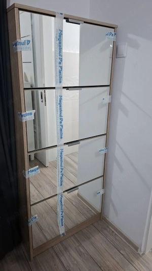 De vanzare pantofar Hugo, 4 sertare, cu oglinda
