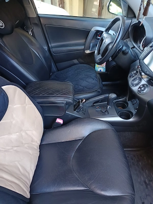 Vand Toyota RAV4 cu multe opțiuni! - imagine 7