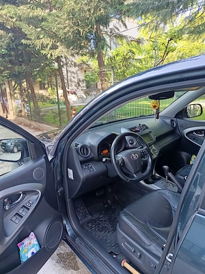 Vand Toyota RAV4 cu multe opțiuni! - imagine 4