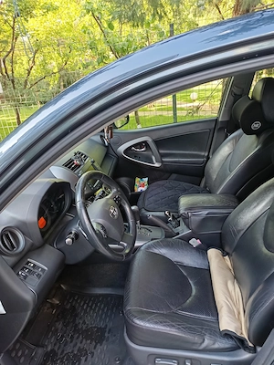Vand Toyota RAV4 cu multe opțiuni! - imagine 5