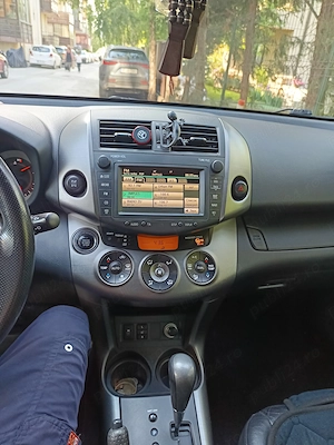 Vand Toyota RAV4 cu multe opțiuni! - imagine 8