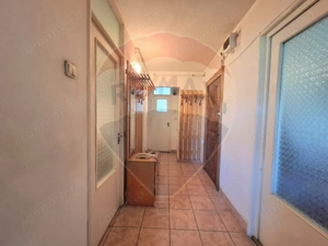 Zona 300, 3 camere, etaj 2, trei balcoane,  fără comision ! - imagine 11