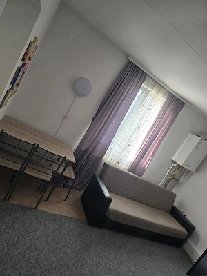 Închiriez apartament la casă  - imagine 2