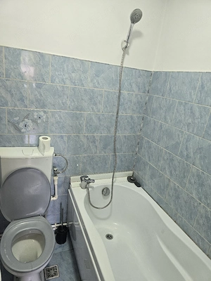 Închiriez apartament la casă  - imagine 5