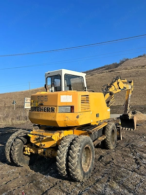 Vand excavator pe roti, Liebherr A 308