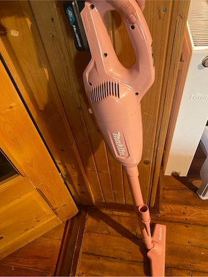 Vand Aspirator Makita cu acumulator 