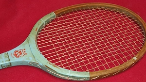 Racheta tenis camp de colectie romaneasca - REGHIN PLUTO - 64 cm pret 100 ron