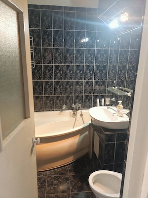Închiriez apartament cu trei camere decomandat în Turda  - imagine 5