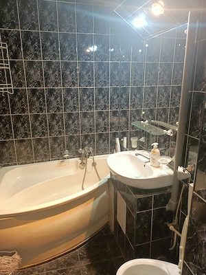 Închiriez apartament cu trei camere decomandat în Turda  - imagine 2
