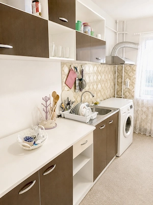 Apartament spațios 3 camere, 78 mp, central Drăgășani   zonă Rusidava - imagine 8