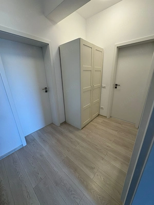 Ap 2 cam decomandat, bloc nou   mobilat și utilat, 2 balcoane, loc de parcare inclus - 420 Euro - imagine 4