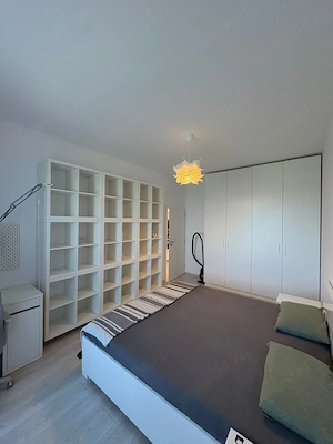 Ap 2 cam decomandat, bloc nou   mobilat și utilat, 2 balcoane, loc de parcare inclus - 420 Euro - imagine 2