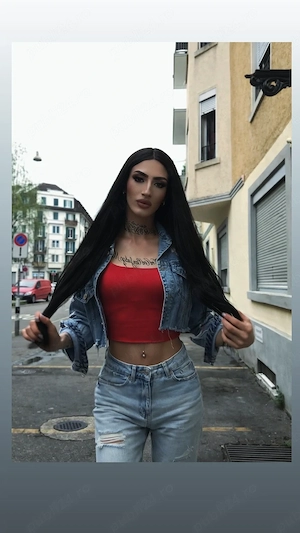 Dominatoare și în același timp sexy  - imagine 2