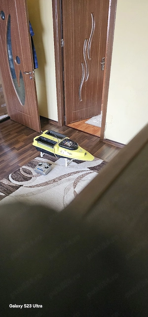 vând navomodel Delfin cu telecomanda 
