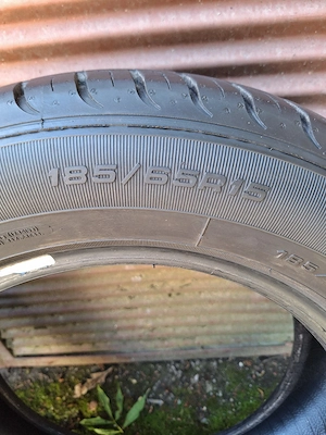 Vând 4 anvelope vară Goodyear 185/65/15