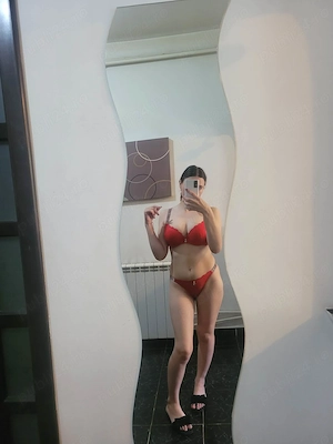 Buna sunt Denisa 