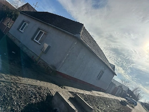 vând casă în Șofronea la 7 km de Arad 