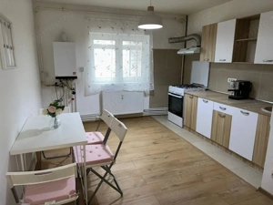 Inchiriere Apartament 3 camere, renovat recent, 80 mp, lângă metrou Timpuri Noi - imagine 3
