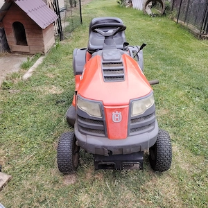 Tractoraș gazon 
