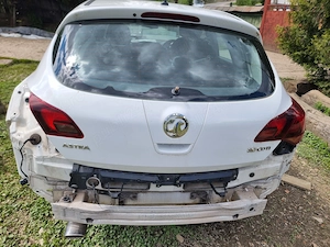 Dezmembrez opel astra j 2011 - imagine 3