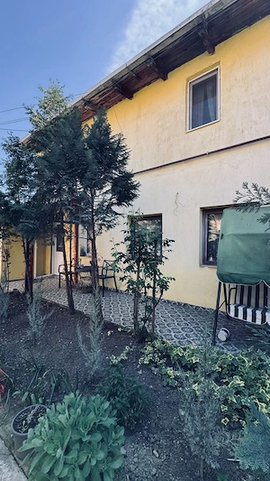 AV688 Casa la curte comuna, 4 camere, Dorobanti