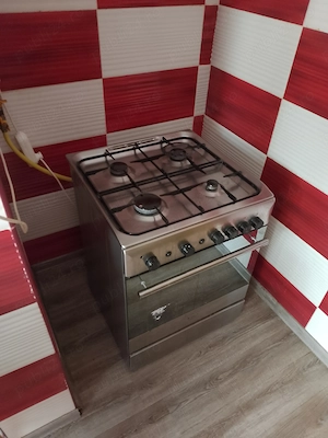 Apartament 3 camere situat la parter, intr un bloc cu 4 etaje in centrul orasului Alexandria, in spa - imagine 5