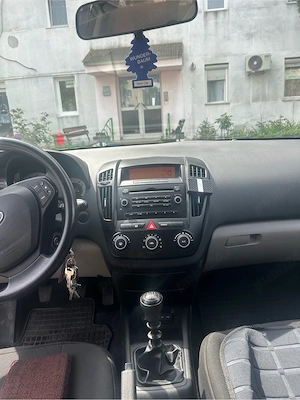 propietar in acte vind Kia ceed 2009 motor 1,4 benzina mpi 160000 km - imagine 5