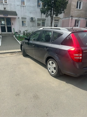 propietar in acte vind Kia ceed 2009 motor 1,4 benzina mpi 160000 km - imagine 3