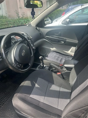 propietar in acte vind Kia ceed 2009 motor 1,4 benzina mpi 160000 km - imagine 9