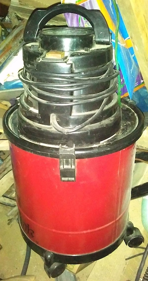 Aspirator ElectroArges de praf si lichide 1000 W