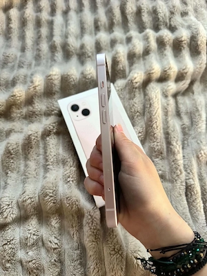 Iphone 13  roz - imagine 3