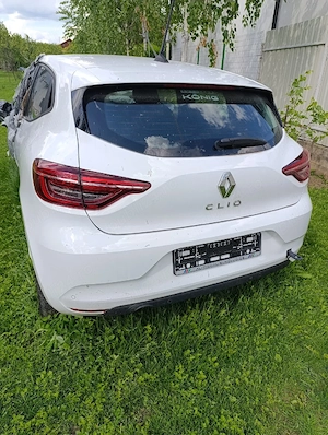 Vând Renault Clio 5,anul 2023 avariat - imagine 2
