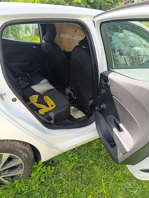 Vând Renault Clio 5,anul 2023 avariat - imagine 4