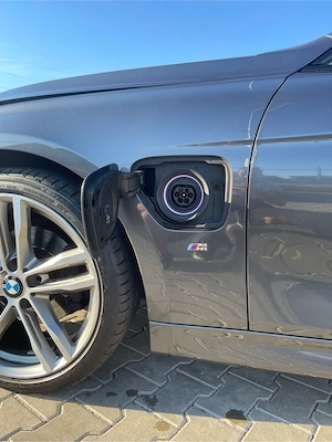BMW 330e iPerformance M Sport - imagine 5
