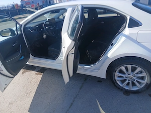 vând Toyota Corolla 2024