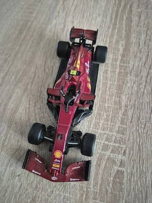 Shell Ferrari F1 Bluetooth - Bburago Limited Edition