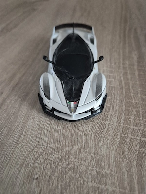 Shell Ferrari FXX-K Evo Bluetooth - Bburago Limited edition