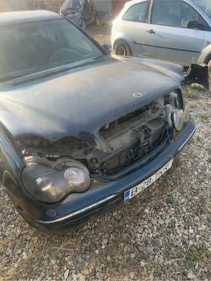 Dezmembrez masinile din poza +altele