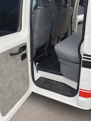De vanzare VW T5 Doka 6locuri 1.9TDI 2008 Euro4 Impecabila Recent adus Germania  - imagine 9